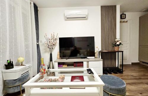 Le Kremlin-Bicetre Apartment | Your cozy cove by Paris