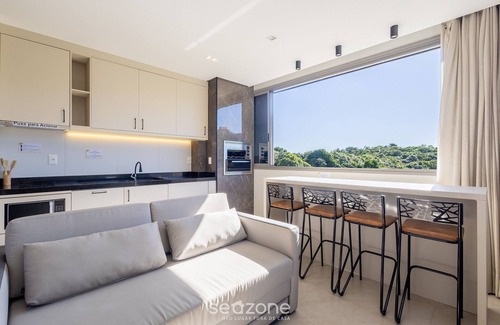 Ze Amandio Apartment | Your Exclusive Stay With Pool and Jacuzzi Just 500 Meters From the Beach - ELF