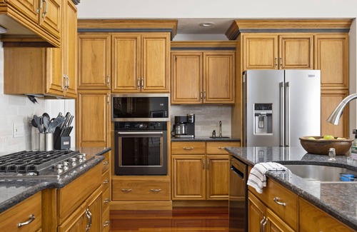 Suttons Bay House | Your eye is caught, and your senses overwhelmed, when you enter The Step Lodge