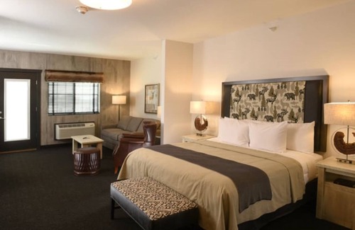Broken Arrow Hotel | Your Home Away from Home: Genuine Hospitality in Broken Arrow! Parking