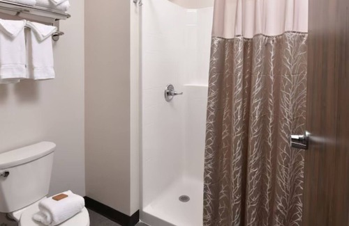 Broken Arrow Hotel | Your Home Away from Home: Genuine Hospitality in Broken Arrow! Parking