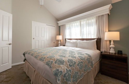 Del Mar Hotel | Your Home Away From Home! 2 Classy Units, Full Kitchen and Parking!