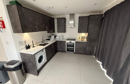 Walpole House | Your Home Away from Home in the Heart of Ealing