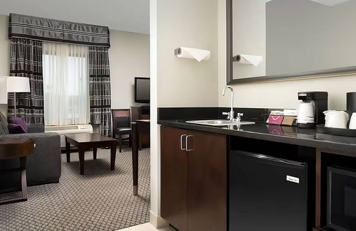 Athens Hotel | Your Home Away from Home! Pool, Free Breakfast, Pets Allowed, Free Parking!