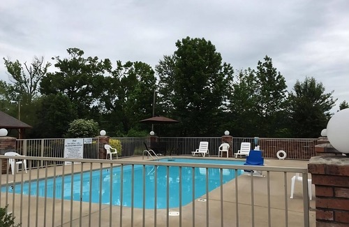 Cabot House | Your Home Away From Home! 3 Relaxing Units, Free Parking, Free Breakfast