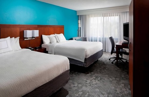 Boca Raton Hotel | Your Home Away From Home! 3 Modern Units, Short Drive to Highland Beach, Pool!