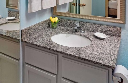 White Station House | Your Home Far Away From Home! w/ Kitchen, Pets Allowed, Close to Memphis Zoo!