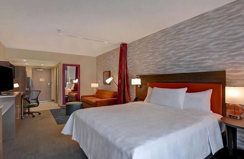 Florida Central Atlantic Coast Hotel | Your Home in Sunshine State! Pet-friendly, Kitchenette, Swimming Pool!