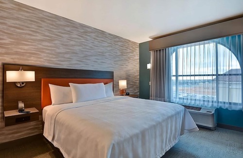 Florida Central Atlantic Coast Hotel | Your Home in Sunshine State! Pet-friendly, Kitchenette, Swimming Pool!