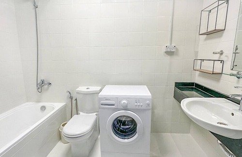 Jebel Ali Apartment | Your Marina Escape: Charming Apartment in Dubai