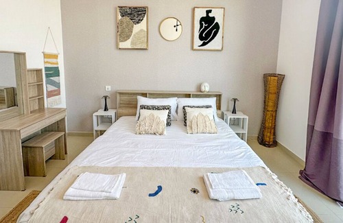 Jebel Ali Apartment | Your Marina Escape: Charming Apartment in Dubai