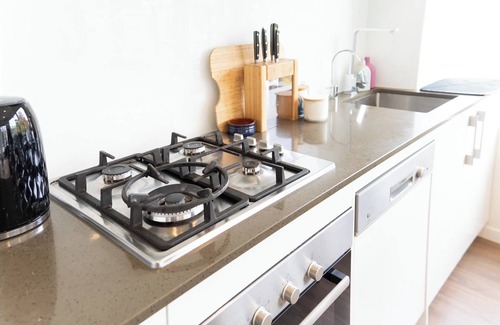 Abbotsford Apartment | Your Melbourne Paradise by Ready Set Stay -WIFI, Linen, Carpark stays over 2wk
