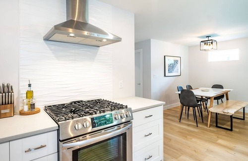 Revelstoke House | Your perfect mountain getaway/5 min from RMR