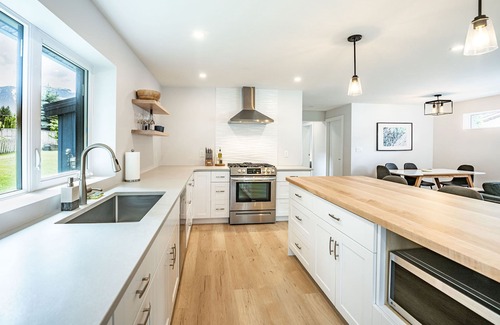 Revelstoke House | Your perfect mountain getaway/5 min from RMR