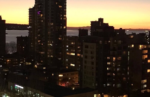 West End Apartment | Your Perfect Westend location - 5 min from beach or Stanley Park