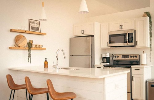 Duluth Apartment | Your private oasis in the heart of Lincoln Park