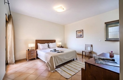 Praia da Luz Hotel | Your Relaxing Getaway Awaits! Full Kitchen, 3 Swimming Pools, Close to Luz Beach