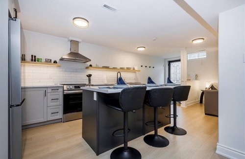 Barrie House | Your Suite on Country Lane