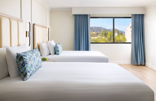 Calabasas Hotel | Your Ultimate Leisure Stay Near Lake Calabasas Park! 3 Spacious Units, Pool