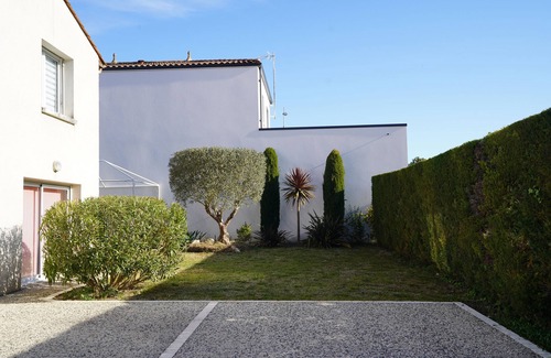 Saint-Georges-de-Didonne Apartment | Your vacation starts here! Beautiful apartment in house 300m from the beach