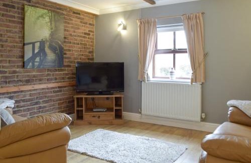 Llanddowror House | Yr Efail Argoed