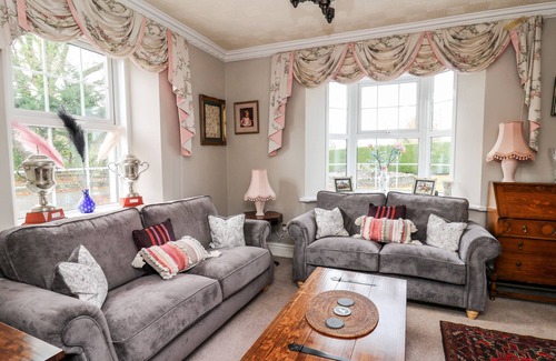 Glandyfi House | YR HEN FICERDY, pet friendly, with a garden in Aberystwyth