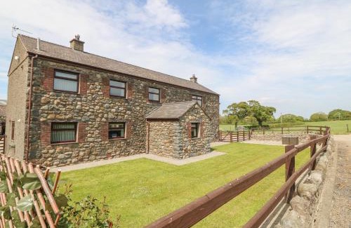 Dinas House | Yr Hen Stabl