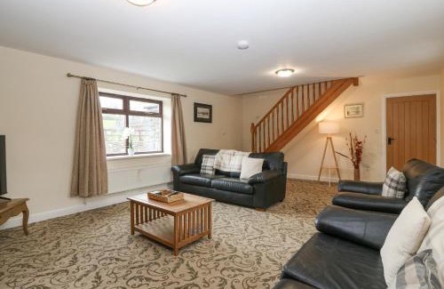 Dinas House | Yr Hen Stabl