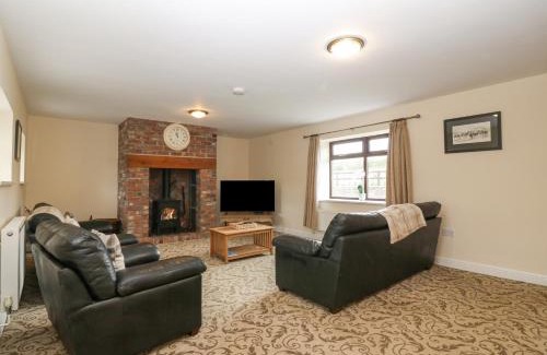 Dinas House | Yr Hen Stabl