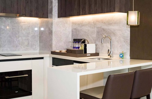 Yuexiu Hotel | Yuexiu Hotel Guangzhou,Curio Collection by Hilton-Free shuttle between hotel and Exhibition Center during Canton Fair & Exhibitor Registration Counter
