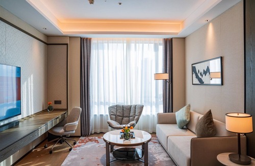Yuexiu Hotel | Yuexiu Hotel Guangzhou,Curio Collection by Hilton-Free shuttle between hotel and Exhibition Center during Canton Fair & Exhibitor Registration Counter