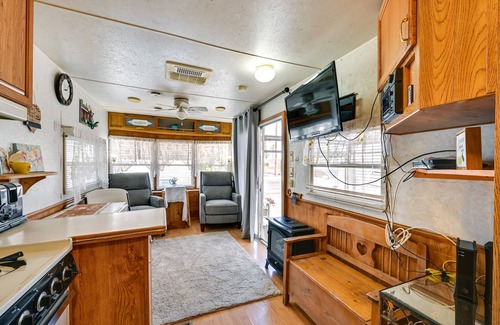 Yuma Cottage | Yuma Getaway w/Pool Access, 5 Mi to Lutes Casino!