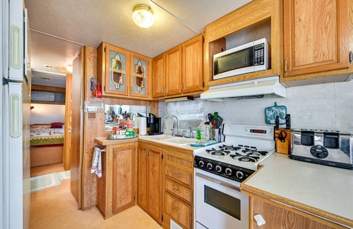 Yuma Cottage | Yuma Getaway w/Pool Access, 5 Mi to Lutes Casino!