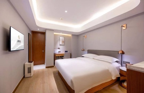 Middle Chaoyang Hotel | Yunli Hotel Ghost Street Sanlitun