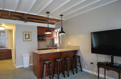 Lexington House | Zandale Convenience!