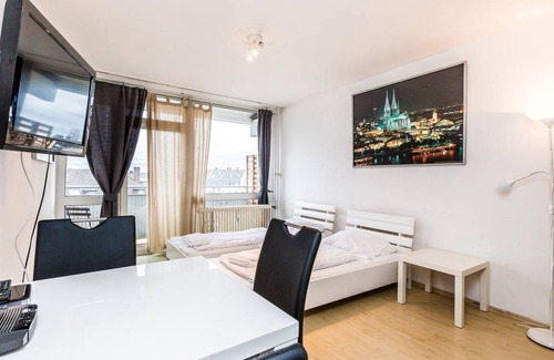 Humboldt - Gremberg Apartment | Zeitwohnung Deutz, 31qm, 1 Wohn-/Schlafzimmer, max. 4 Personen