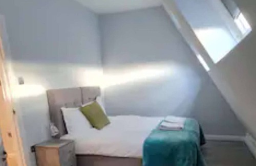 Cranford Apartment | Zen Living apartment located near Heathrow Airport