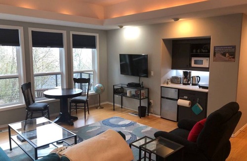 Kings Heights Apartment | Zen themed private retreat in NW Portland.