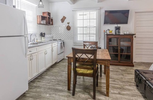 Estate East Street Apartment | Zen Treasure - A Matey's Retreat