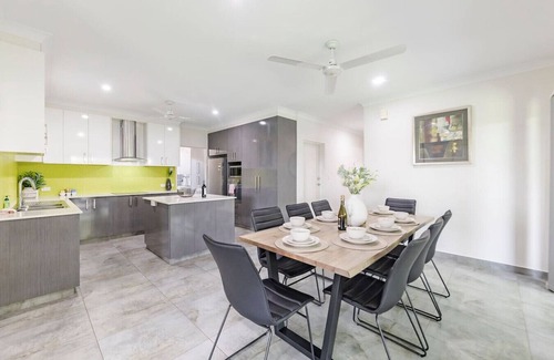 Muirhead Apartment | Zenhouse Harmony: Modern Home ~ Near CDU/Hospital