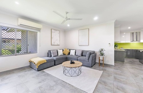 Muirhead Apartment | Zenhouse Harmony: Modern Home ~ Near CDU/Hospital