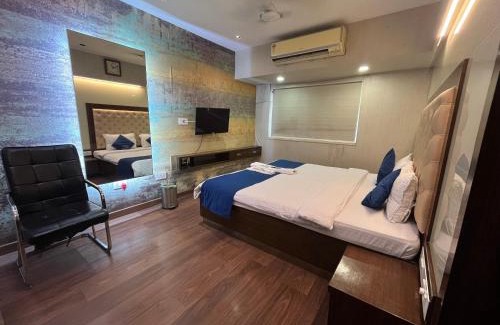 Powai House | Zenith Luxe Suites - Near IIT & Hiranandani, Powai