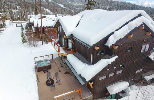 Whitefish House | ZERO steps from patio to ski/hiking trail! Contact owner for just in time deals.