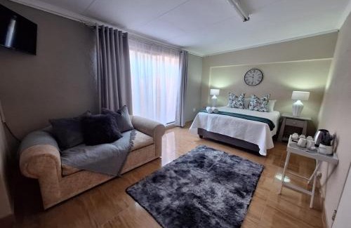 Boksburg House | Zhantique Guest House 2- Unit 2