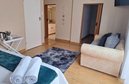 Boksburg House | Zhantique Guest House 2- Unit 2