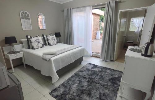 Boksburg House | Zhantique Guest House 2- Unit 4