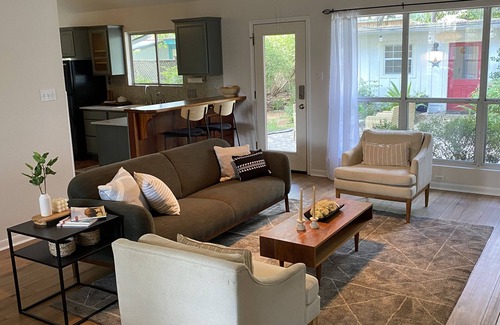 Barton Heights House | Zilker neighborhood gem steps to Alamo Drafthouse & easy walk to Barton Springs!