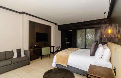 Port Zimbali Apartment | Zimbali condo family room 9