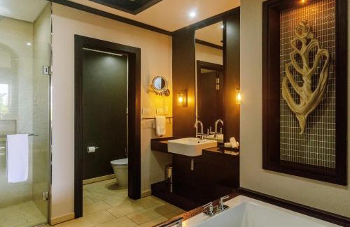 Port Zimbali Apartment | Zimbali condo family room 9