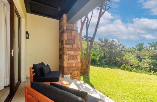 Port Zimbali Apartment | Zimbali condo family room 9
